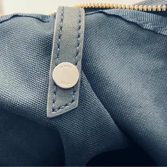 New! WANT Les Essentiels de la Vie O'Hare Tote Bag Navy - Picture 11 of 16